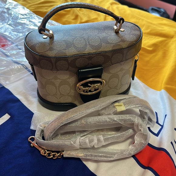 Trail Crossbody Bag - Picture 3 of 3